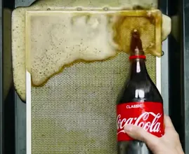 Met behulp van cola wordt het schoonmaken van je afzuigkapfilter een eitje!