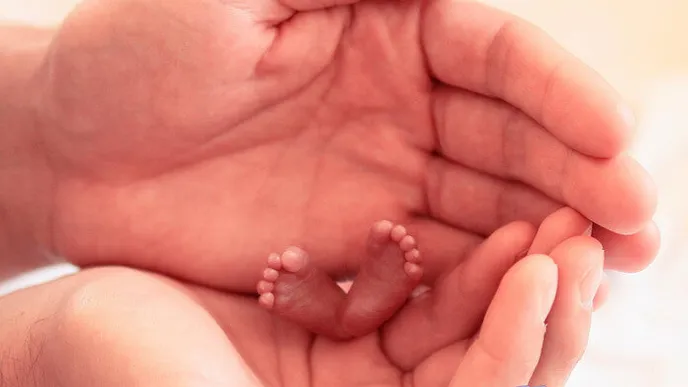 Schandalig! Ongeboren baby Jelle krijgt geen uitvaart van de verzekering! Zijn ouders moeten alles ZELF betalen!