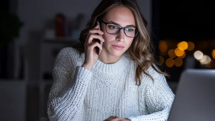 "Senhora, esses gêmeos não vão embora", disse a mulher sem-teto do lado de fora do orfanato - e tudo mudou