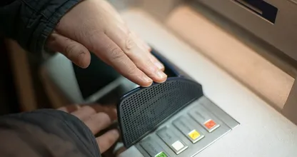 Consumentenbond: ‘Pas op dat je niet te veel betaalt wanneer je buiten eurozone pint’