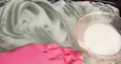 This is how you clean a greasy oven door
