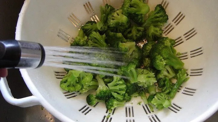 Você nunca deve enxaguar este vegetal antes de prepará-lo!