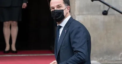 Zien: Mark Rutte heeft coronavaccinatie laten zetten