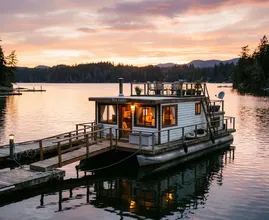 She Ditched the City for a $200k Houseboat, and Now Her Commute is a Kayak!