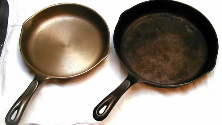 Hartnäckiger Dreck in der Bratpfanne? So bringst du Gusseisen schonend wieder zum strahlen!