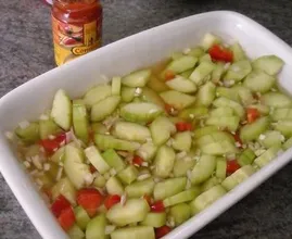 Dieser erfrischende Asiatische Gurkensalat eignet sich ideal für den Frühling!