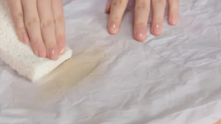 This is how you remove a coffee stain from your clothes in no time at all