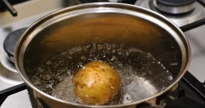 Dank diesem Trick dauert es gerade mal ein paar Minuten deine Kartoffeln gar zu kochen