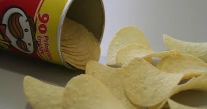 Huch! Essen wir Pringles etwa die ganze Zeit schon falsch?!