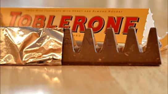 Oh nee!! Is Toblerone ook jouw favoriete chocola? Moet je kijken wat ze ermee hebben gedaan.. Het kan niet waar zijn!