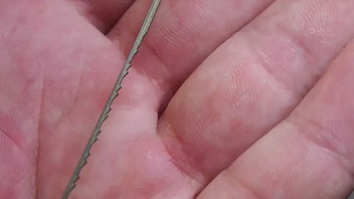 鍵屋を呼ばずにドアロックから壊れた鍵を取り出す方法