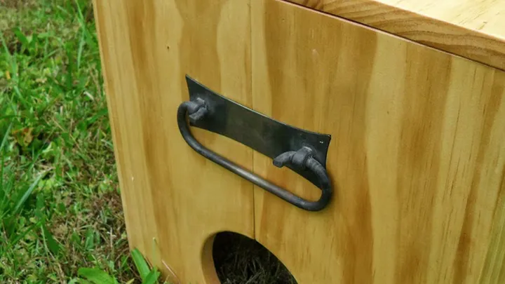 Check out this wooden box! Let's see what's inside... WOAH! I did not expect that