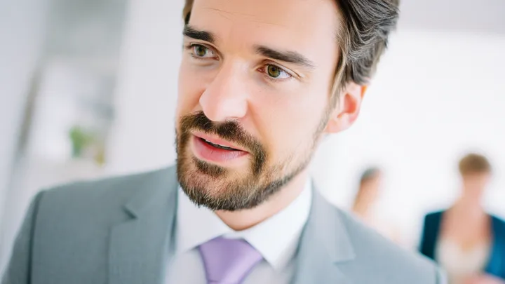 Ihre Mutter trug ein Hochzeitskleid zu ihrer Hochzeit - die Reaktion des Bräutigams machte sie fassungslos