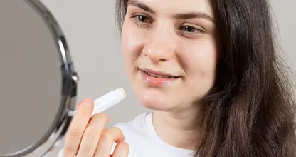 Droge lippen die maar niet herstellen? Dermatologen waarschuwen voor deze ingrediënten in lippenbalsem