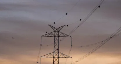 Oh, entonces esto es lo que significan esas bolas en los cables de alto voltaje