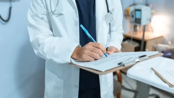 3 settimane dopo aver partorito due gemelli, la mamma si sente male - Il medico dopo l'ecografia: "Mi dispiace"