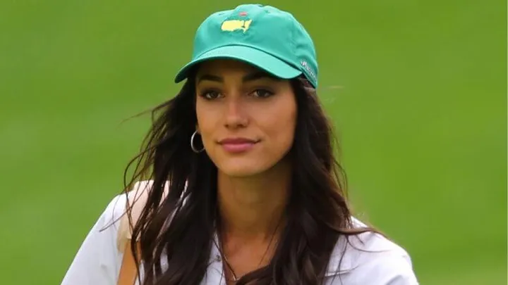 Como a carreira da saltadora de polo Allison Stokke quase terminou por causa de uma foto inocente