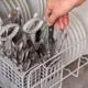 Wie stellst du das Besteck in die Spülmaschine? Fast jeder macht es verkehrt!