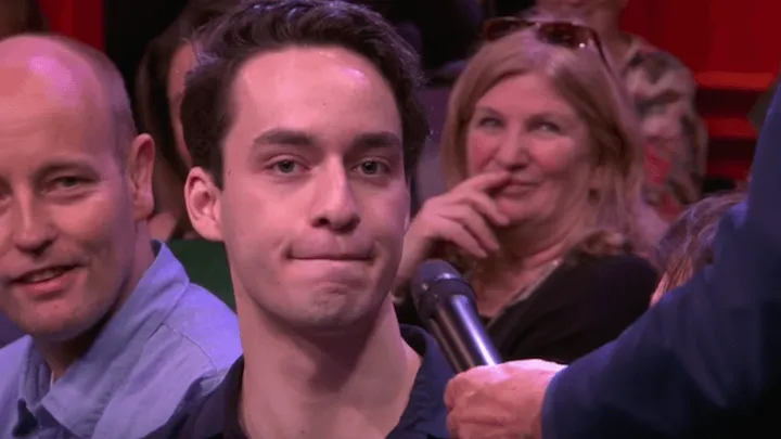 Ongemakkelijk: Dave twijfelt in All You Need Is Love over ontmoeting met internetliefde