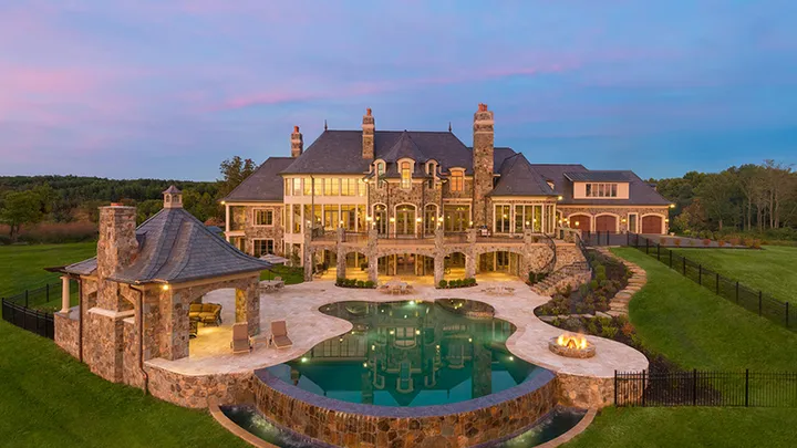 These celebrities live in crazy houses