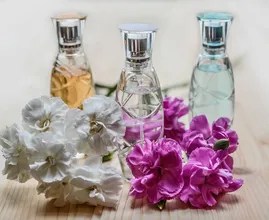 Vermeide diese bekannten Fehler und dein Parfum hält viel länger!