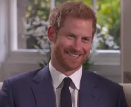 Essa é a razão pela qual o príncipe Harry está constantemente brincando com seu anel de casamento