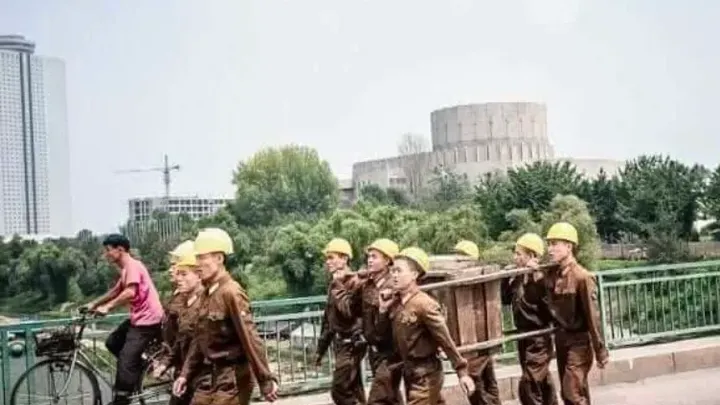 Hidden Realities of North Korea (Realidades ocultas da Coreia do Norte): A Startling Journey Beyond the Propaganda (Uma Jornada Surpreendente Além da Propaganda)
