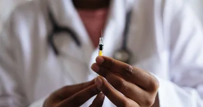 ‘Effectiviteit Pfizer-vaccin daalt na een half jaar naar 84 procent’