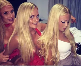 Ja krass... Wer von diesen drei Frauen ist die Mutter?!