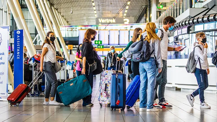 Opgepast: door grote drukte op Schiphol zijn vluchten vertraagd en geannuleerd