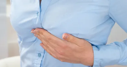 Tun deine Brüste weh? Das hier könnten die Ursachen deiner Brustschmerzen sein