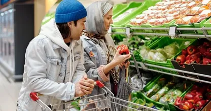 Belangrijke voedselwaarschuwing: Dekamarkt en Dirk roepen salade terug