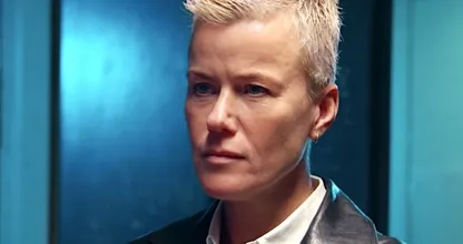Ellie Lust reageert op kritiek coronalied: 'Neem nog een augurk'