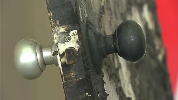 Mise en garde :  Fermez les portes de votre maison avant d’aller dormir ! Ceci pourrait vous sauver la vie !