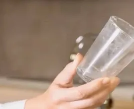 You can clean cloudy glasses with this simple cleaning tip
