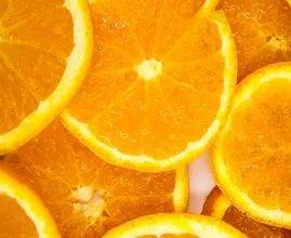 DIY: zo maak je zelf schoonmaakspray van sinaasappelschillen
