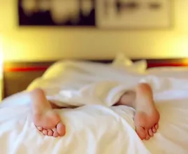 Zonder pyjama slapen? Dit is waarom je dat niet meer zou moeten doen
