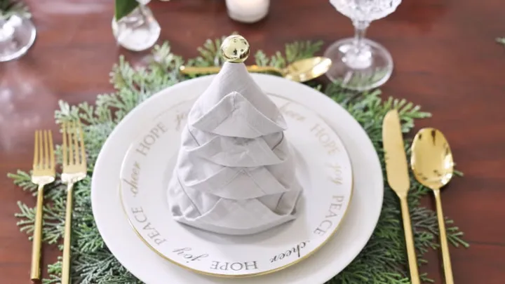 6 manieren om je servetten een kersttintje te geven
