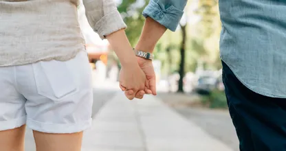 Verliefd zijn op twee mensen tegelijk, kan dat? Een expert geeft antwoord