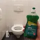 Voici la brillante raison pour laquelle vous devez mettre du détergent dans vos toilettes!
