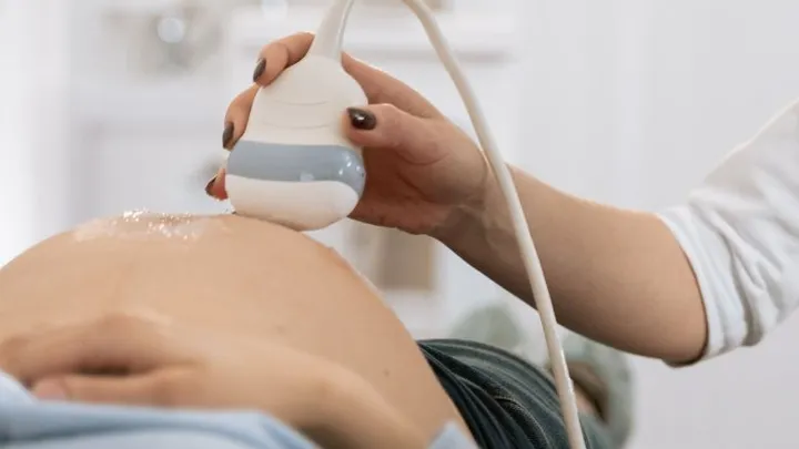 Vrouw is zwanger van twee baby's in twee verschillende baarmoeders