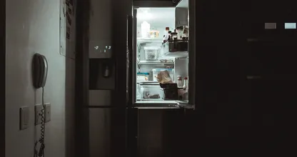 Boodschappen opbergen: kun je de koelkastdeur beter open laten of steeds open en dicht doen?