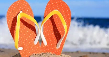 Je kapotte teenslippers zijn zo weer gerepareerd met dit klein wondertje!