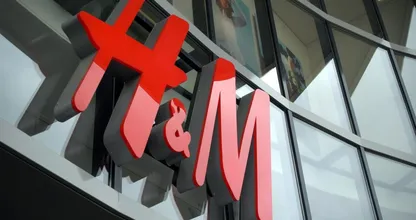 Ook de H&M brengt een collectie betaalbare bruidsmode uit. Gaan we voorgoed over op goedkope bruidsmode?
