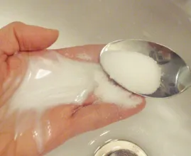 Das ist der Grund, warum jetzt jeder Zucker in sein Shampoo mixt! Das solltest du nicht verpassen.