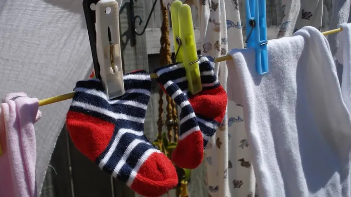Laat jij je kleren binnen op een rek drogen? Stop en lees even verder, dit wisten wij ook niet!