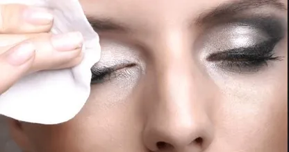 DIT gebeurt er met je huid als je gaat slapen zonder je make-up eraf te halen...!