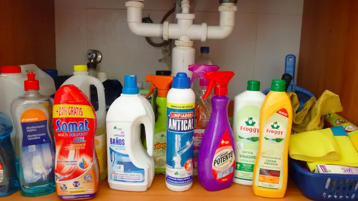 DIESE Putzmittel haben ein Haltbarkeitsdatum! Beinahe niemand weiß davon! Wichtig!