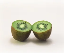 Cut your kiwi in small pieces in mere seconds with this trick
