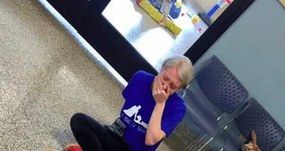 Deze moeder is in tranen als haar autistische zoontje een heel bijzonder vriendje maakt!